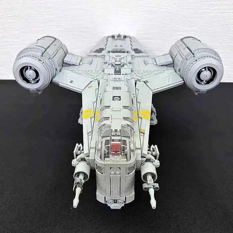 UCS 75331 The Razor Crest 6187PCS Star Wars Ship Building Set 4 Figures